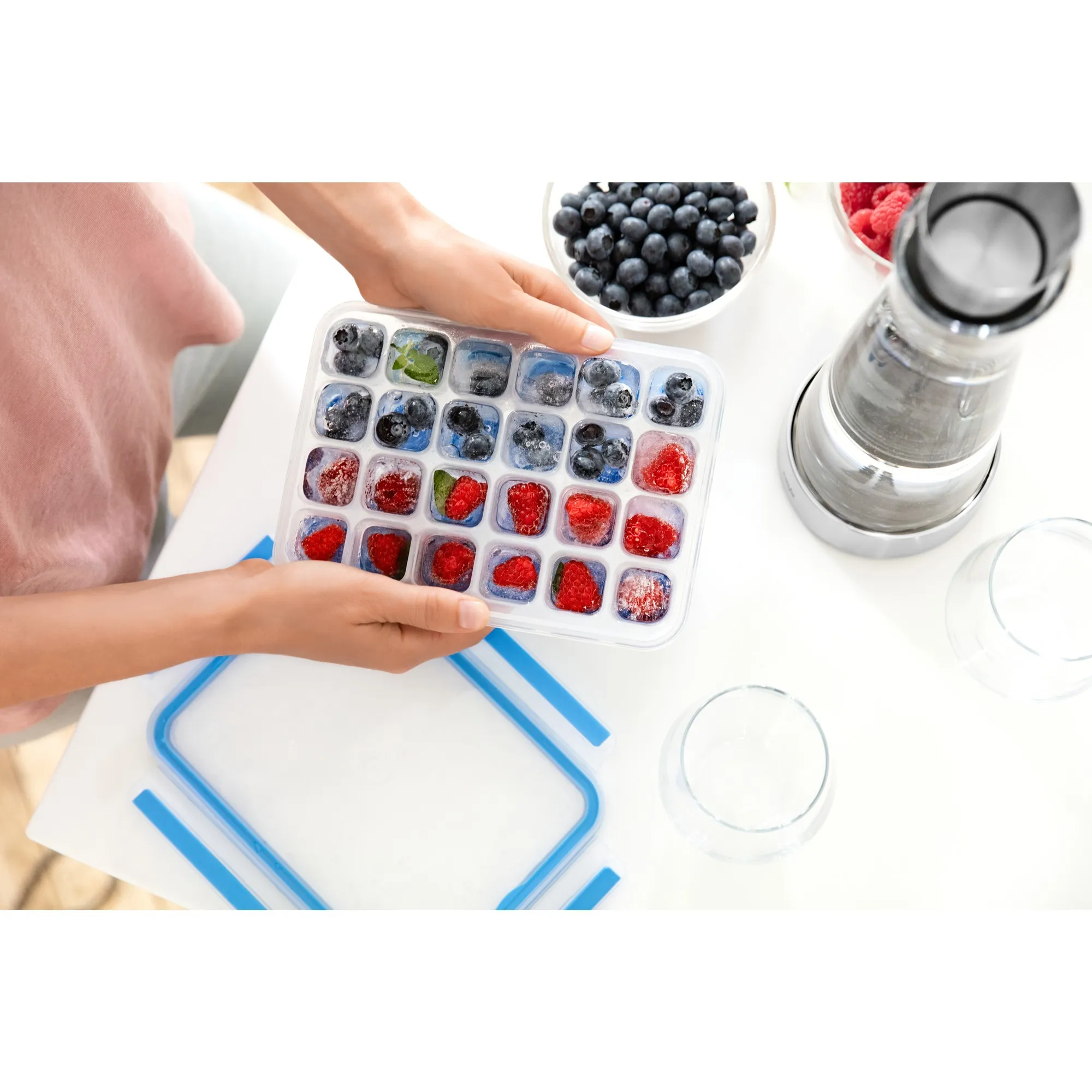 Emsa Clip & Close vershoudbakjes, 5-delige set, 0,2 / 0,55 / 1,0 / 1,2 / 2,2 L doos (Transparant/blauw, rechthoekig)