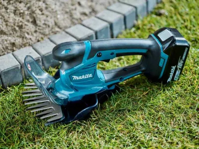 Makita DUM604PTE LXT 18 V accu Grasschaar  5,0 ah accu (2 st), duo snellader, in doos