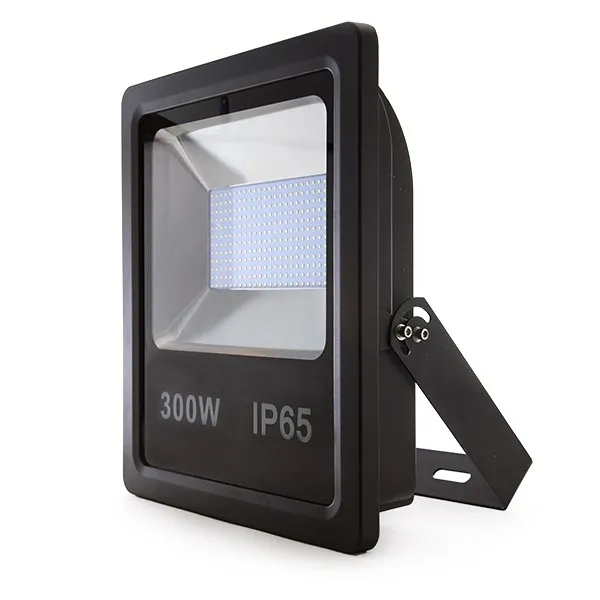 Verlichting voor buitenrijbak of terrein | LED straler 300 Watt | SMD 2835 | 34.000 Lumen IP65 | incl. 13 meter kabel/stekker | 